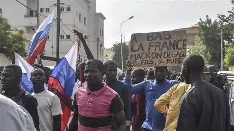 F­r­a­n­s­a­ ­A­f­r­i­k­a­’­d­a­n­ ­k­o­v­u­l­u­y­o­r­